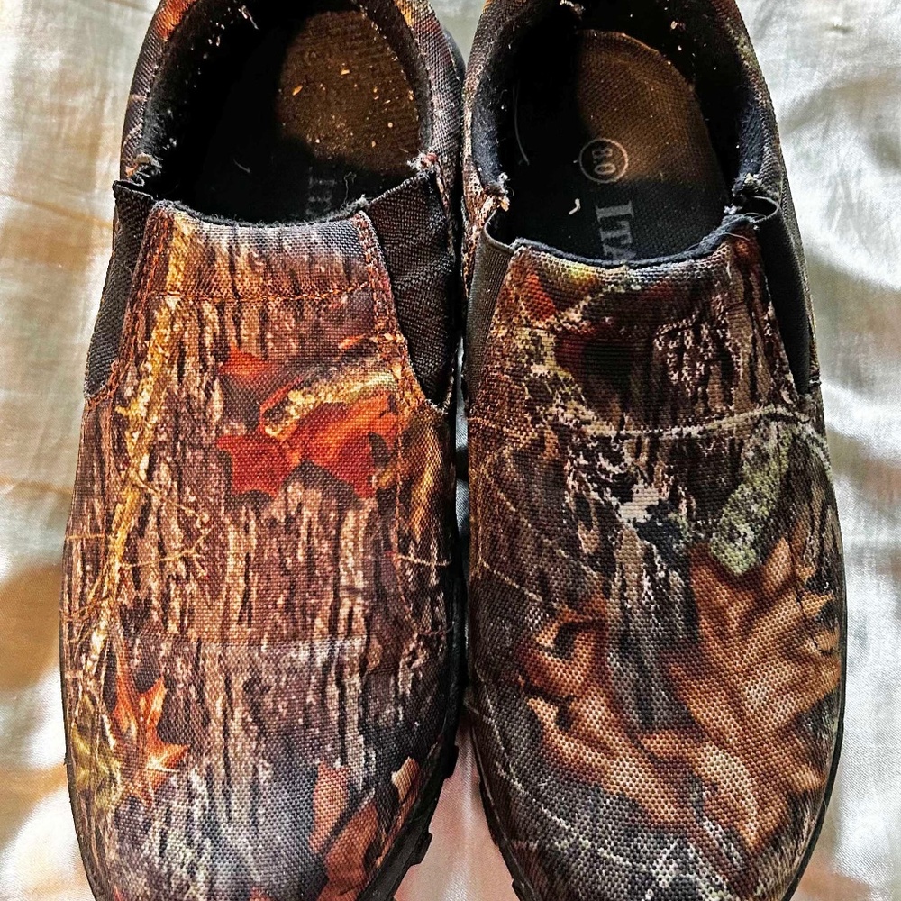 DUCK BOOTS, ANKLE HEIGHT, ITASCA, PADDED, SZ 8, EACH HAS TWO ELASTIC PANELS AT